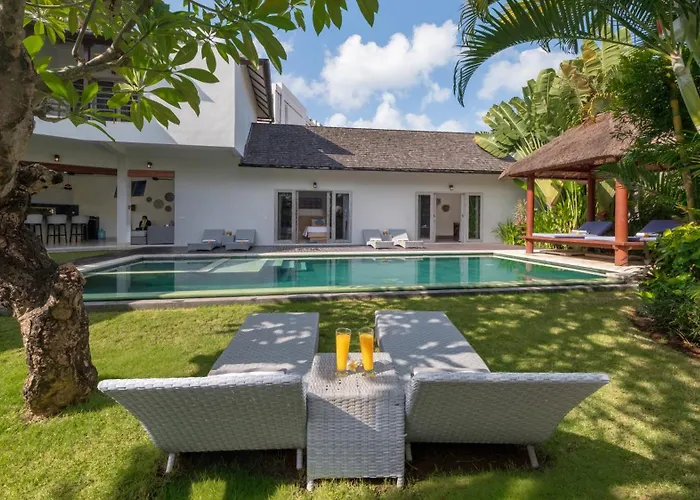 Hiburan 1 By Finder * Seminyak (Bali)